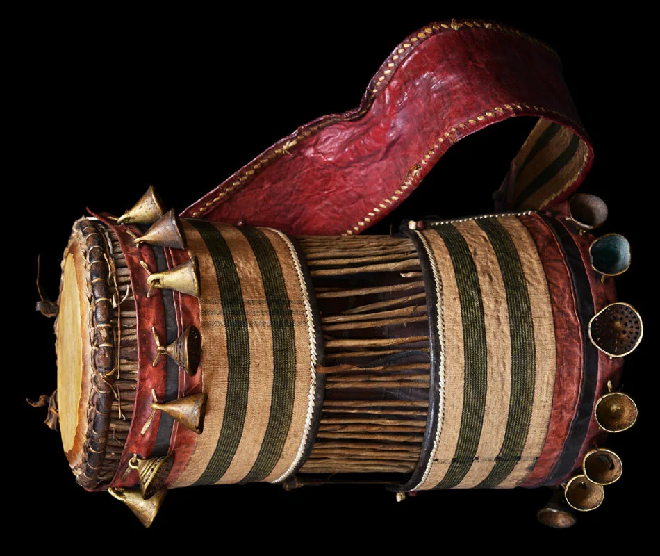 A talking drum (dùndún), second view